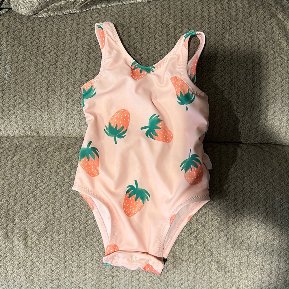 Old navy baby girl swim suit. Size 6-12 months